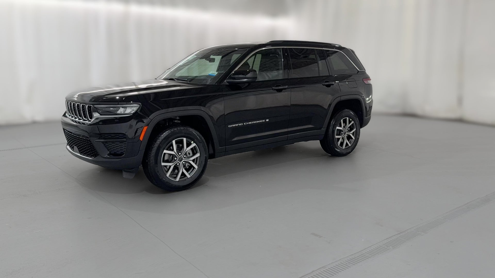 2027 Jeep Grand Cherokee vehicle photo