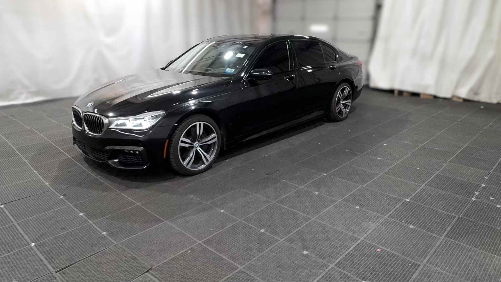 2016 BMW 7 Series vehicle photo