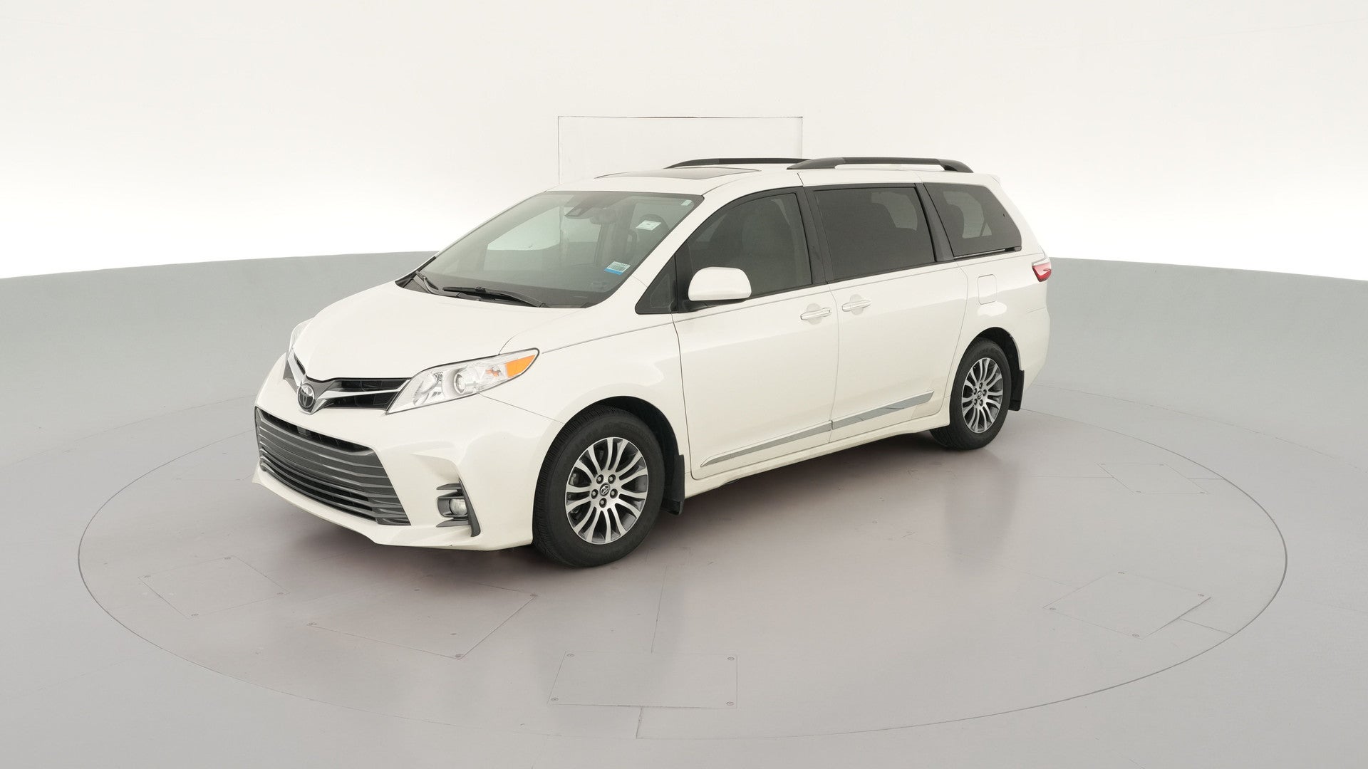 2018 Toyota Sienna vehicle photo