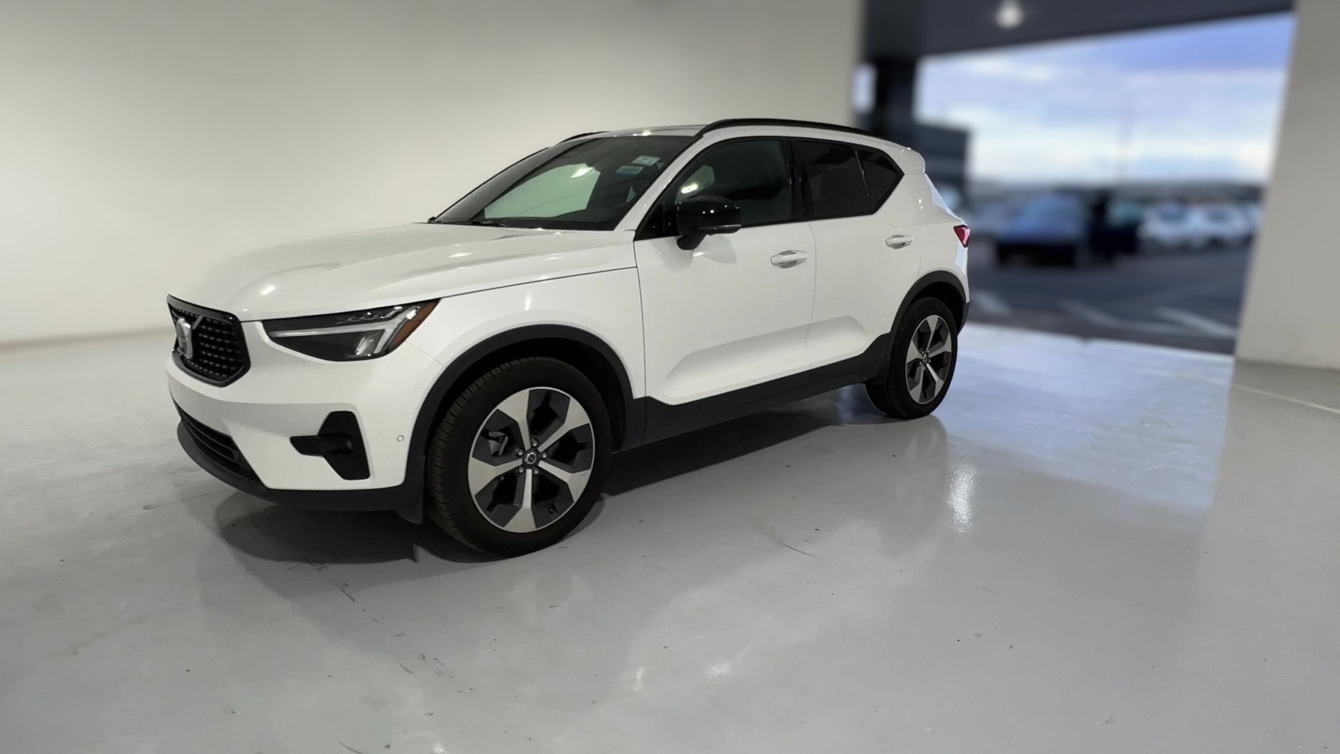 2025 Volvo XC40 vehicle photo