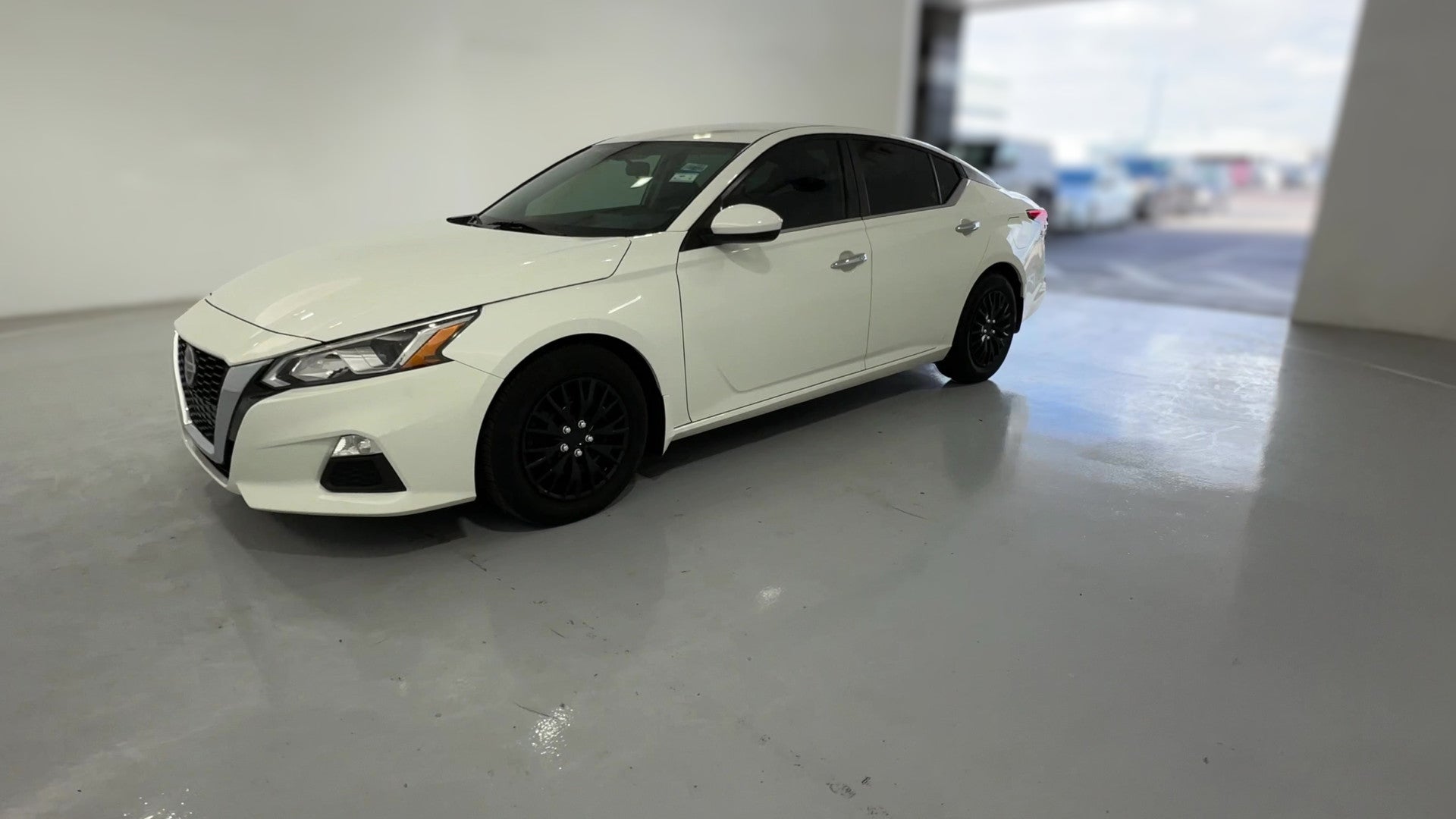 2020 Nissan Altima vehicle photo