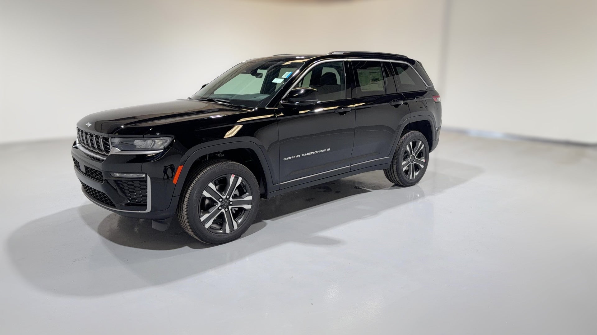2027 Jeep Grand Cherokee vehicle photo