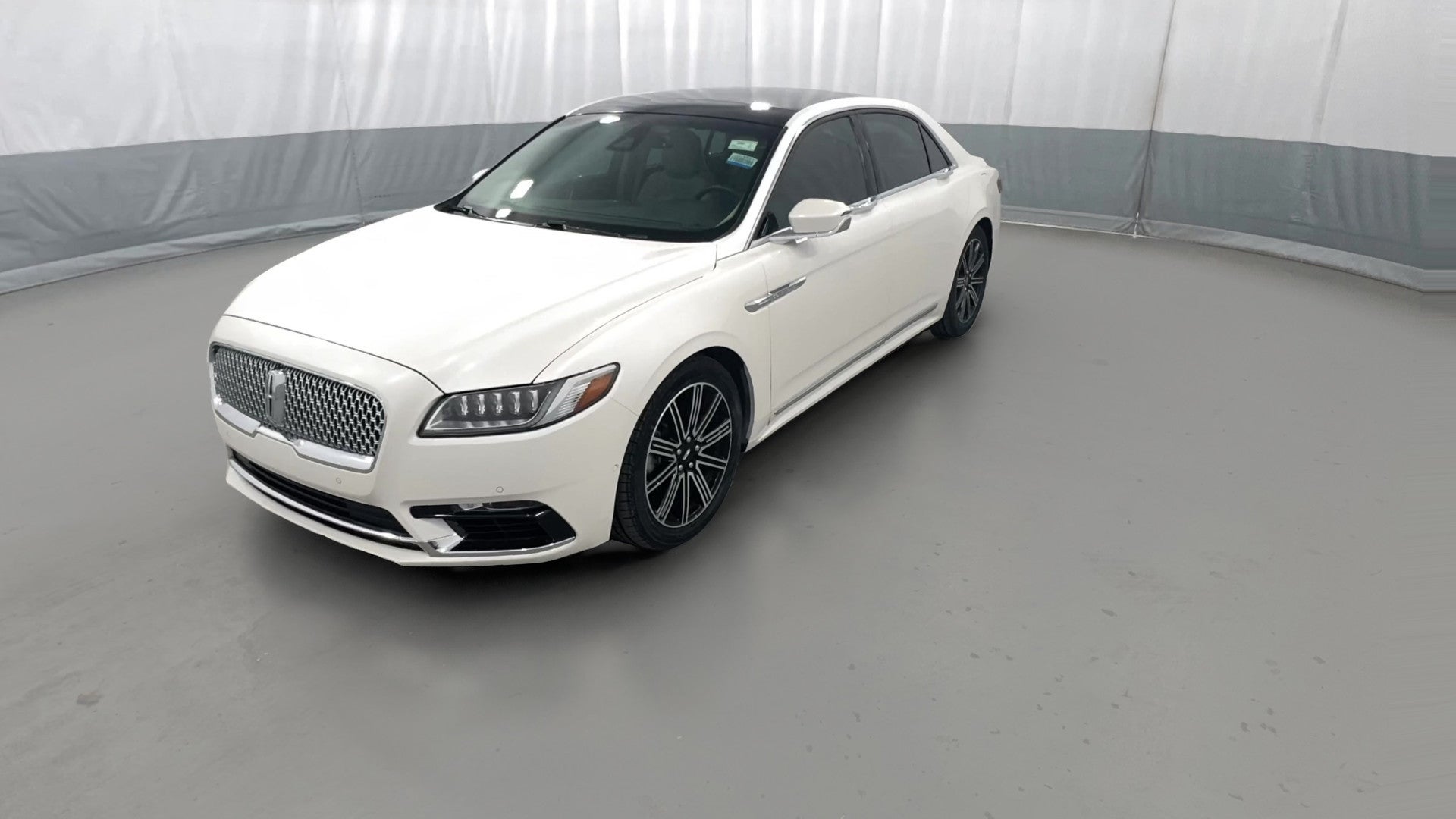 2017 Lincoln Continental vehicle photo