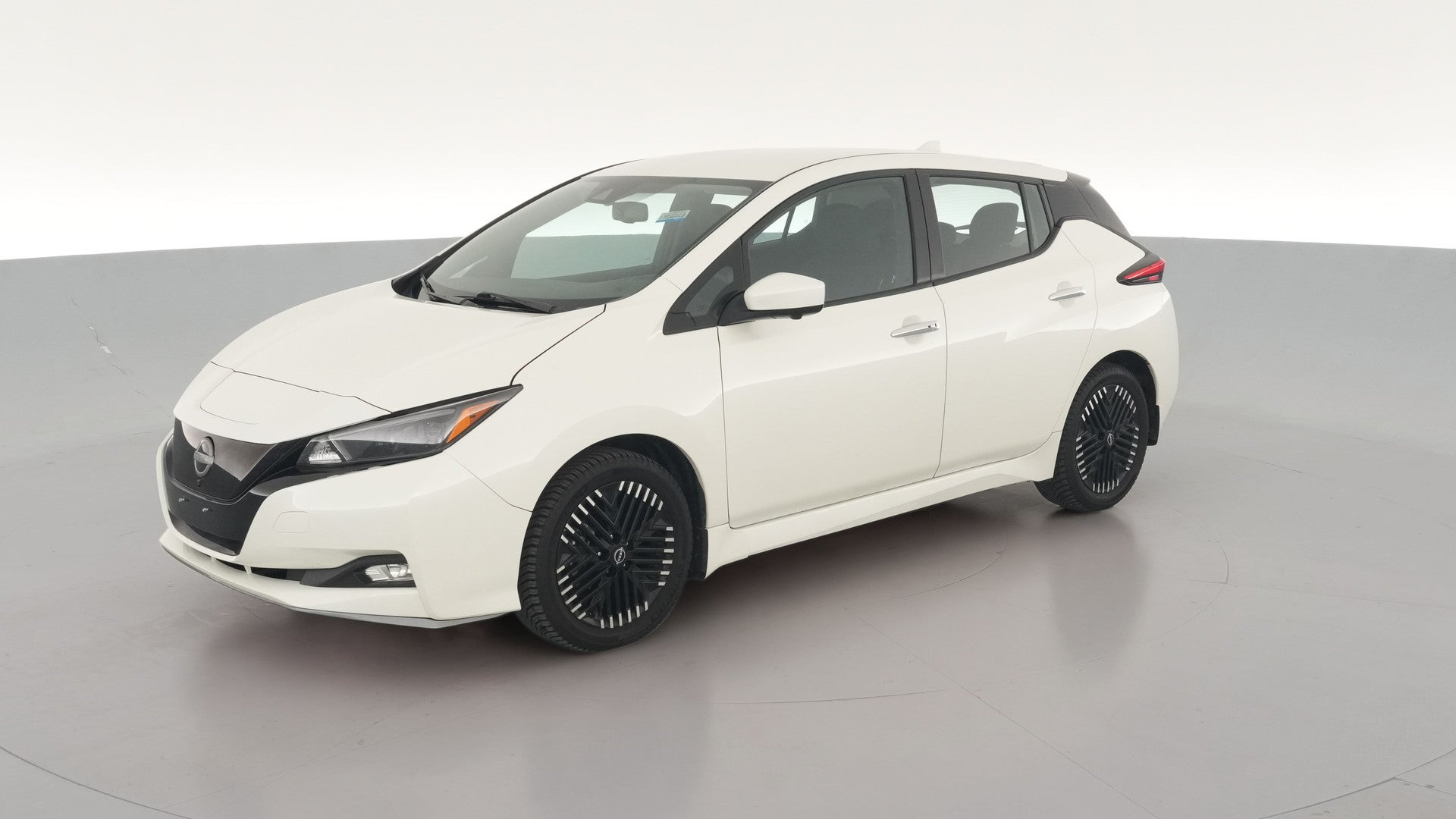 2025 Nissan LEAF vehicle photo