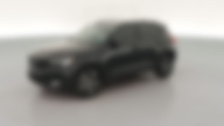 2024 Volvo XC40 vehicle photo