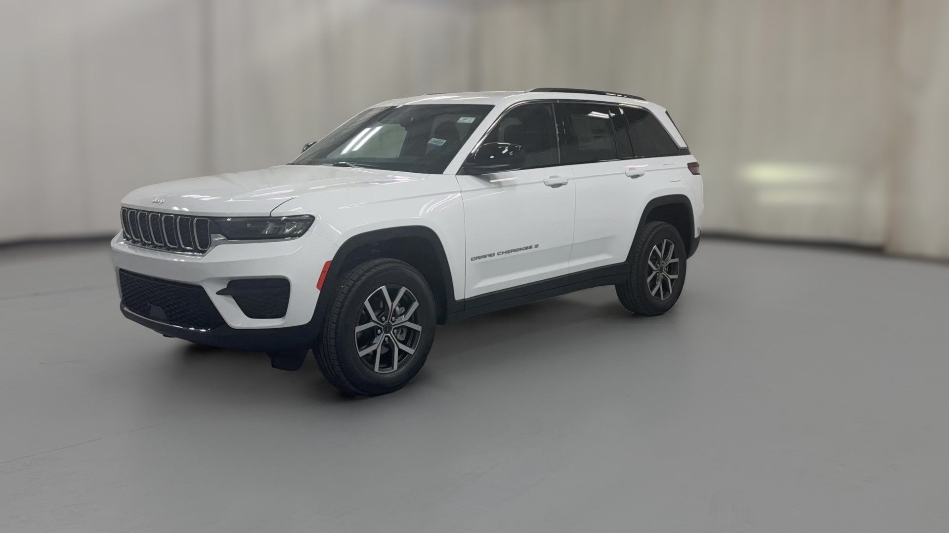 2027 Jeep Grand Cherokee vehicle photo