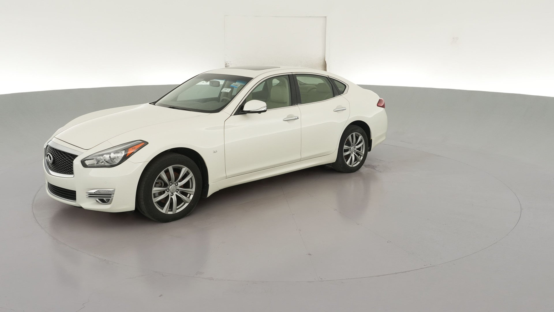 2016 INFINITI Q70 vehicle photo