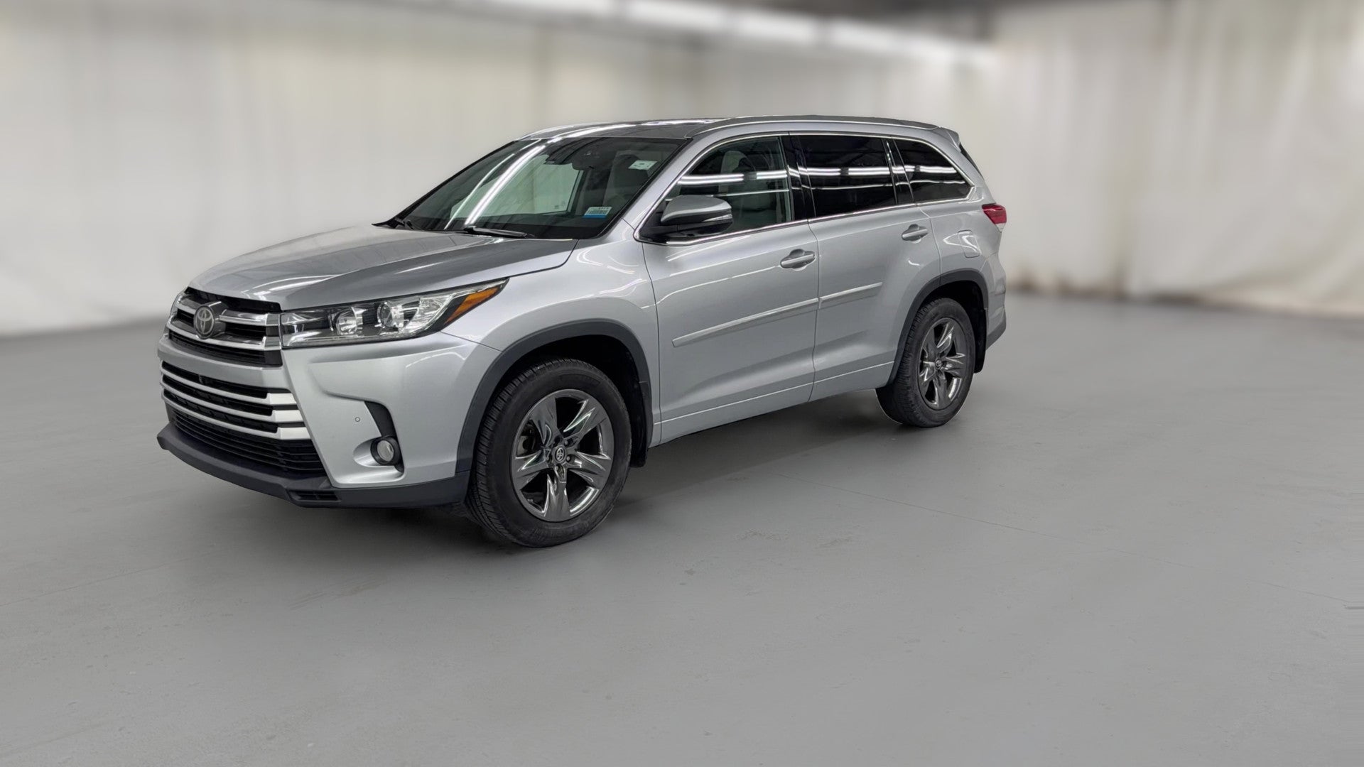 2018 Toyota Highlander vehicle photo