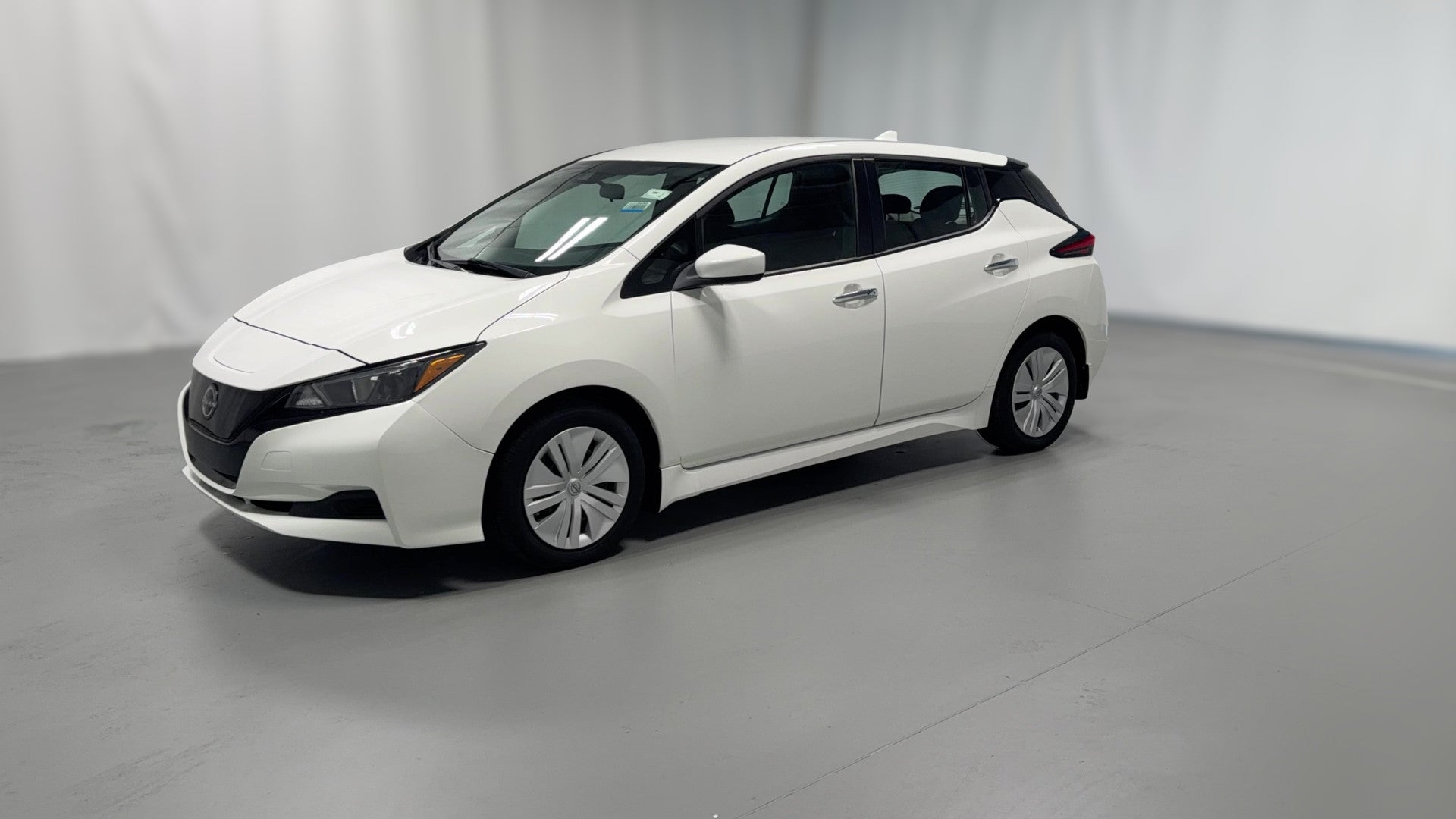 2023 Nissan LEAF vehicle photo