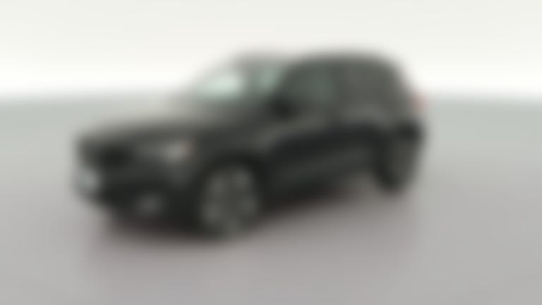 2024 Volvo XC40 vehicle photo