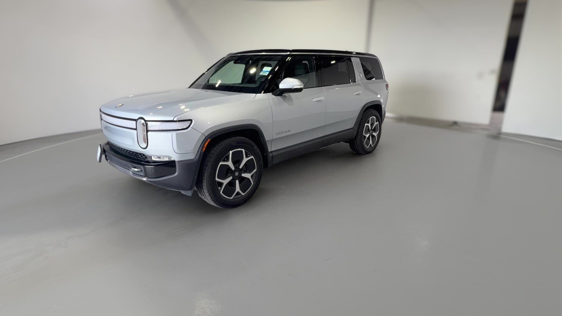 2024 Rivian R1S vehicle photo