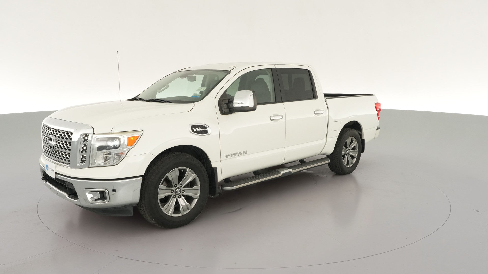 2017 Nissan Titan Crew Cab vehicle photo