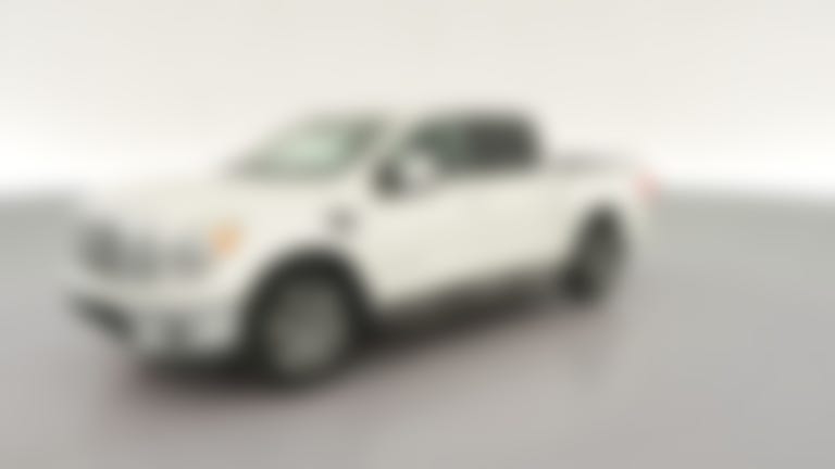 2017 Nissan Titan Crew Cab vehicle photo