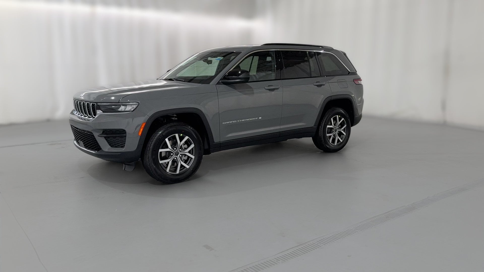 2027 Jeep Grand Cherokee vehicle photo