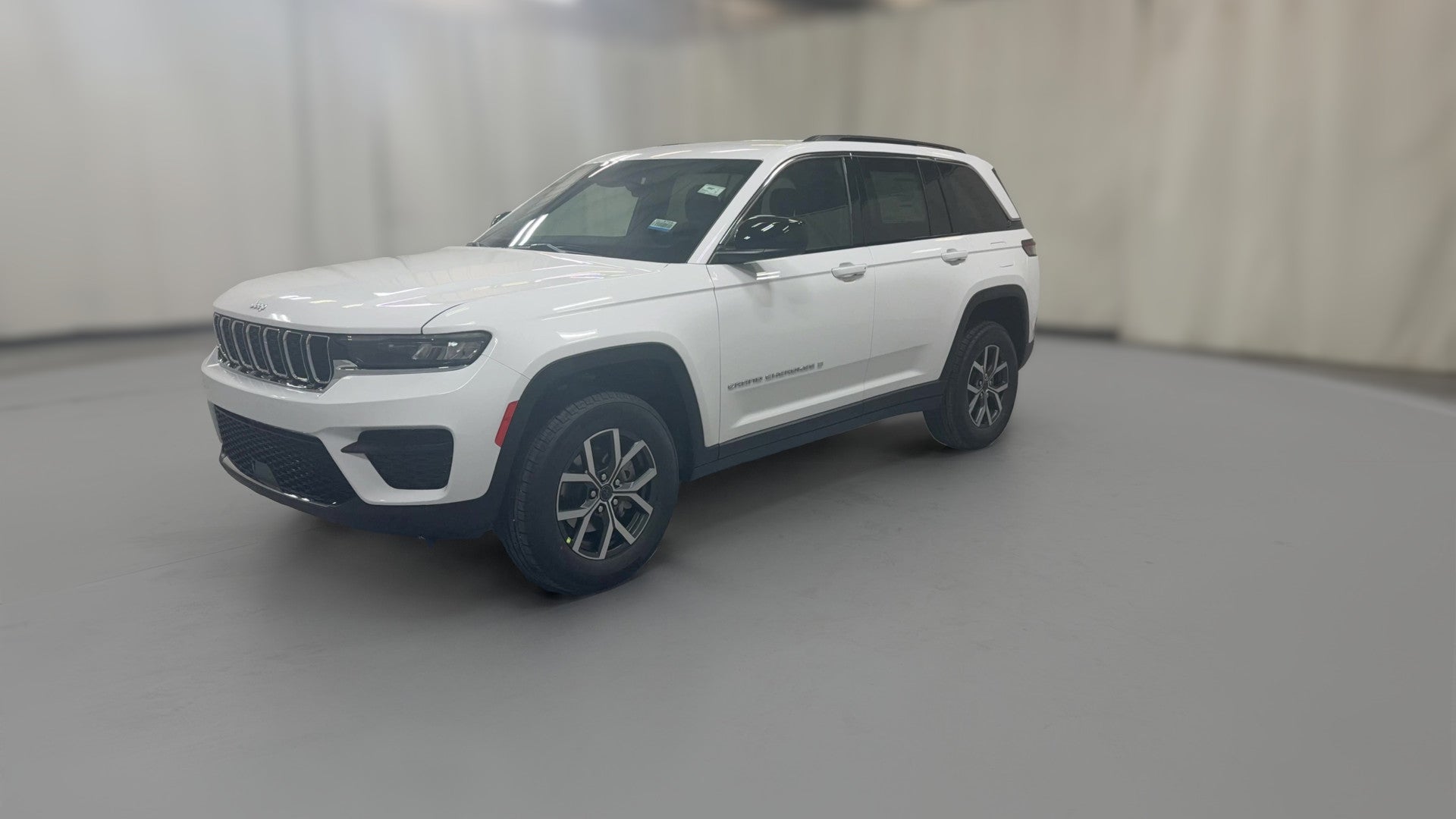 2027 Jeep Grand Cherokee vehicle photo