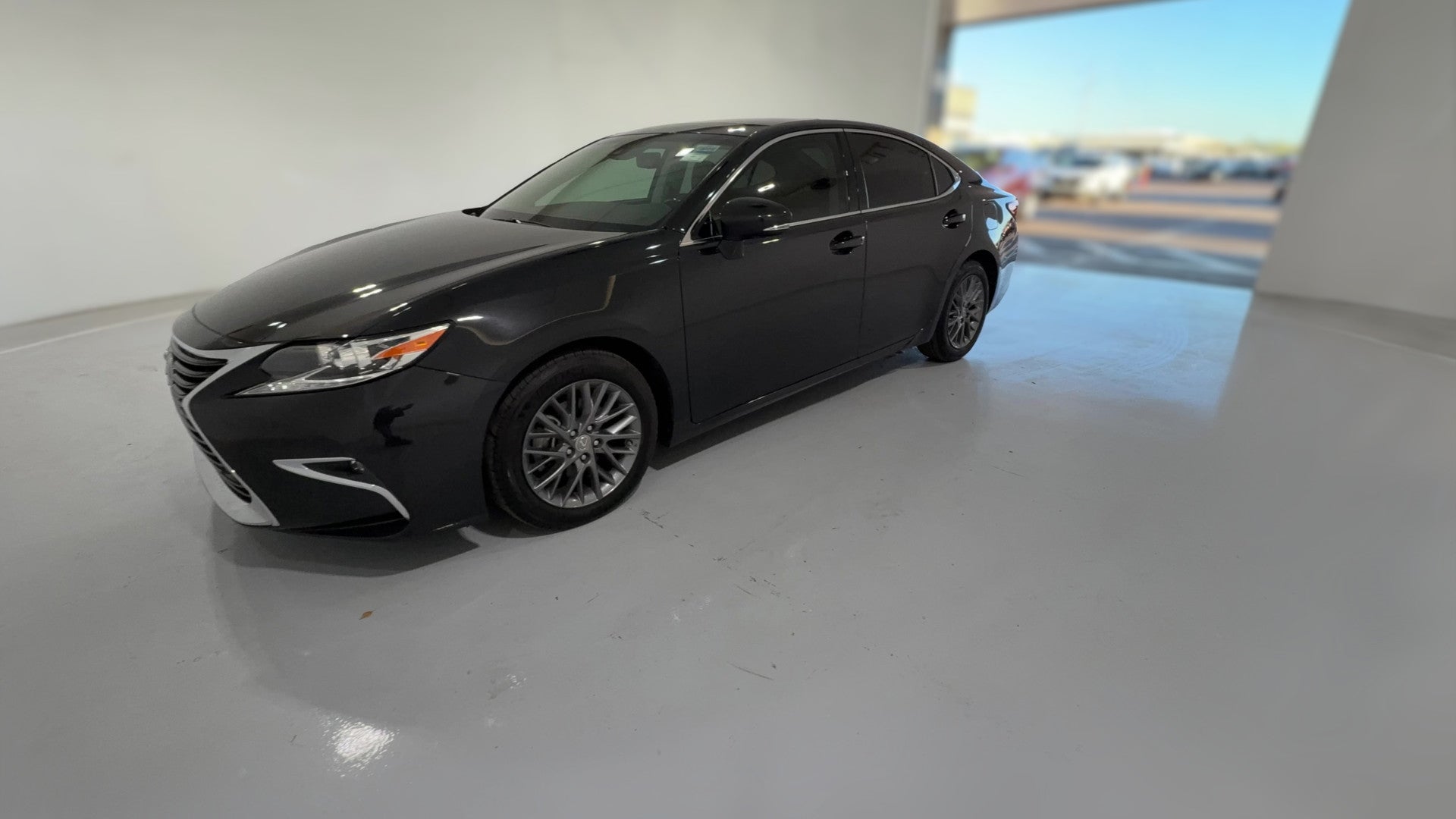2018 Lexus ES vehicle photo