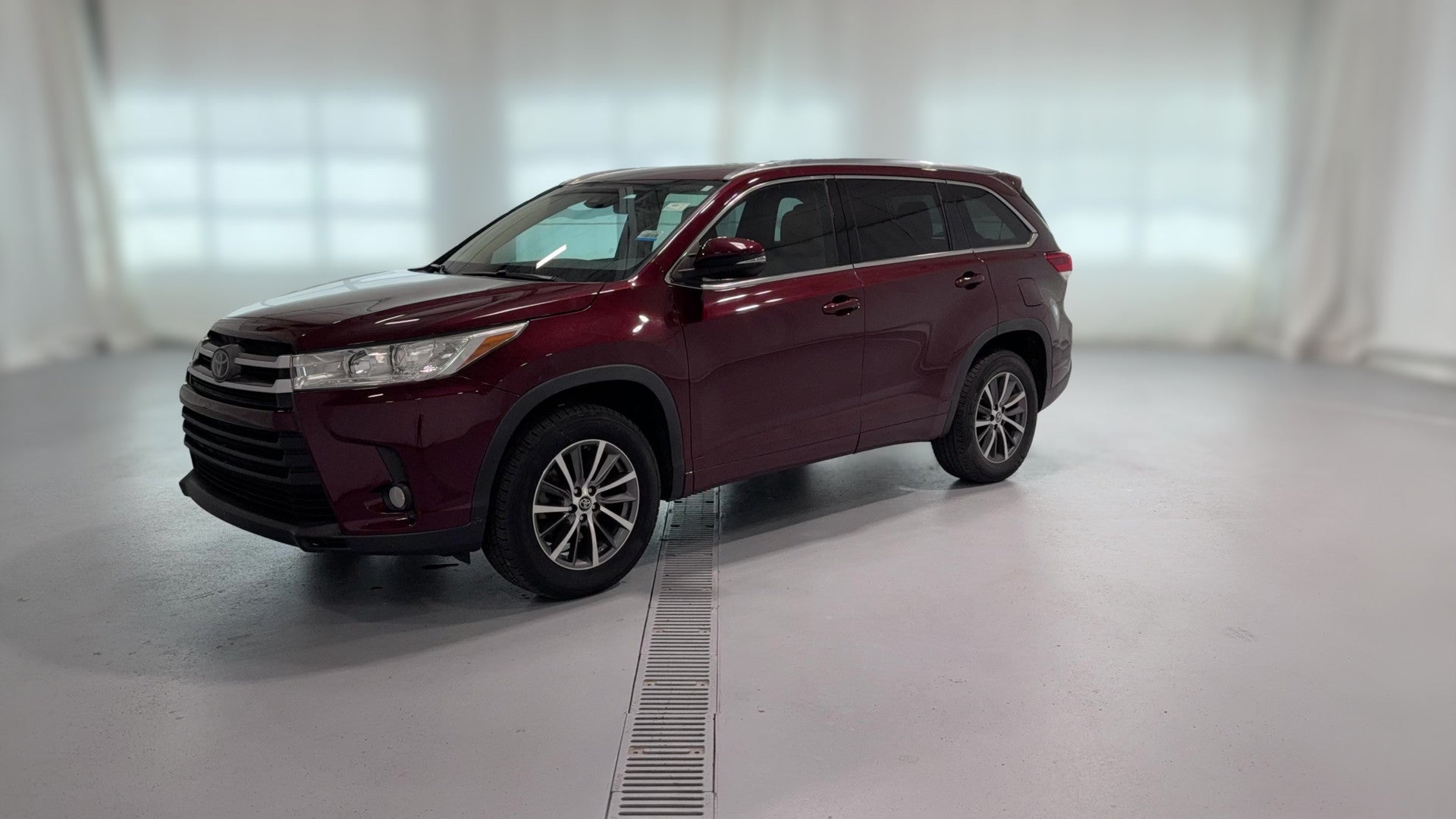 2018 Toyota Highlander vehicle photo