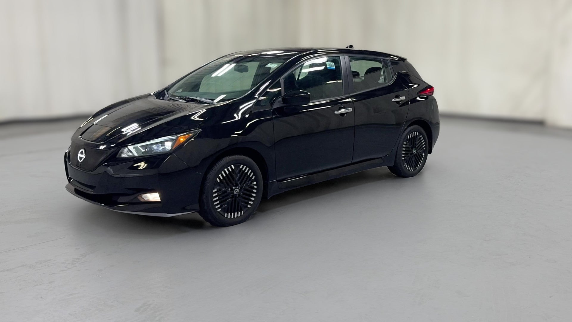 2025 Nissan LEAF vehicle photo