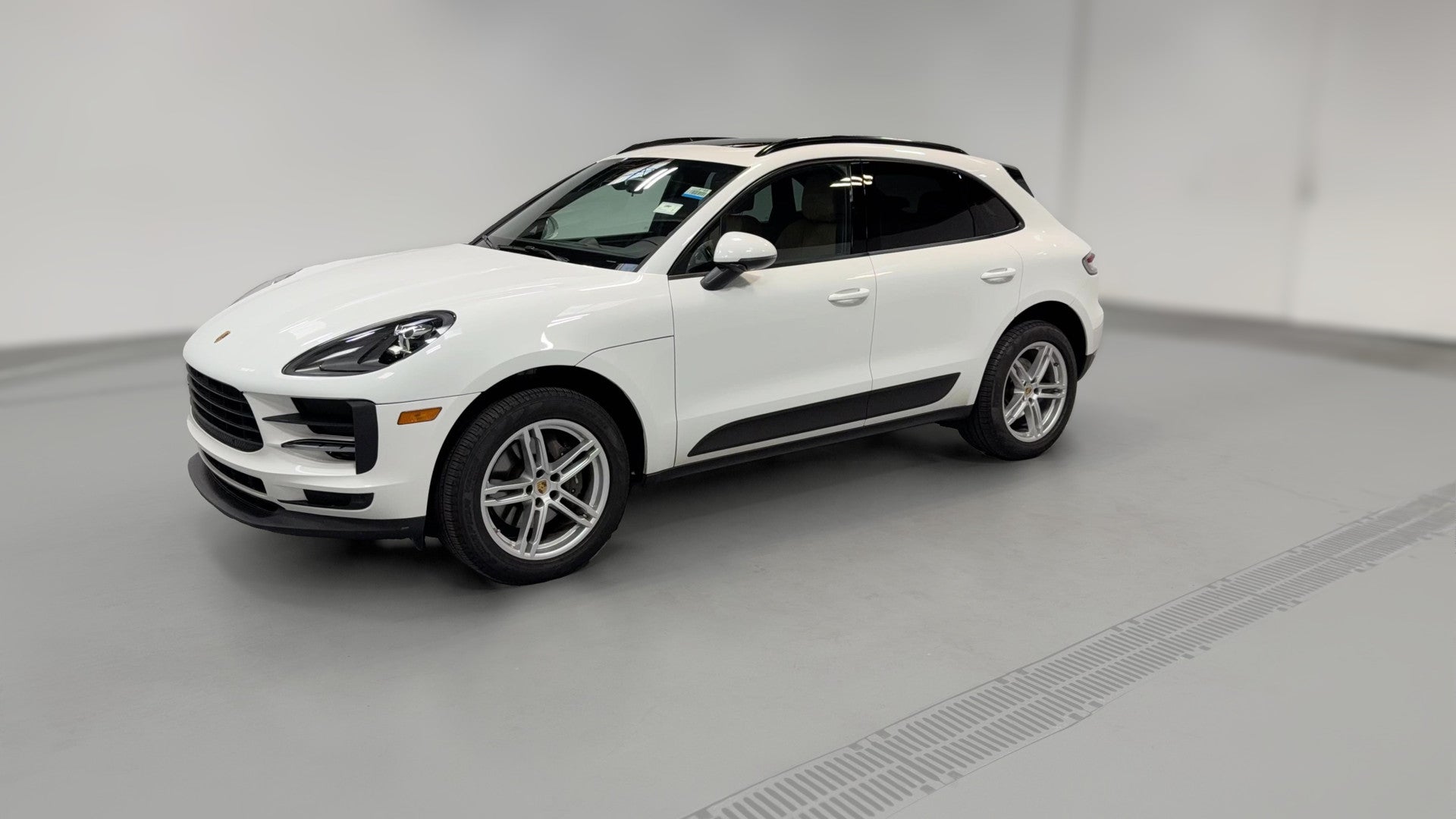 2021 Porsche Macan vehicle photo