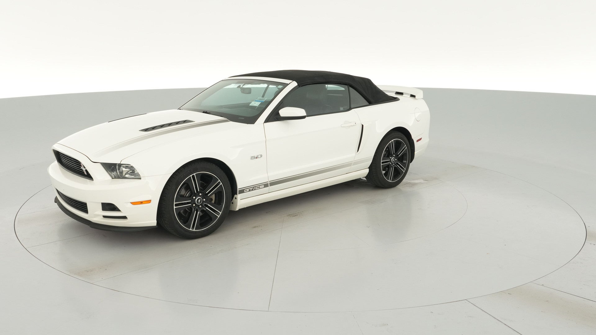 2013 Ford Mustang vehicle photo