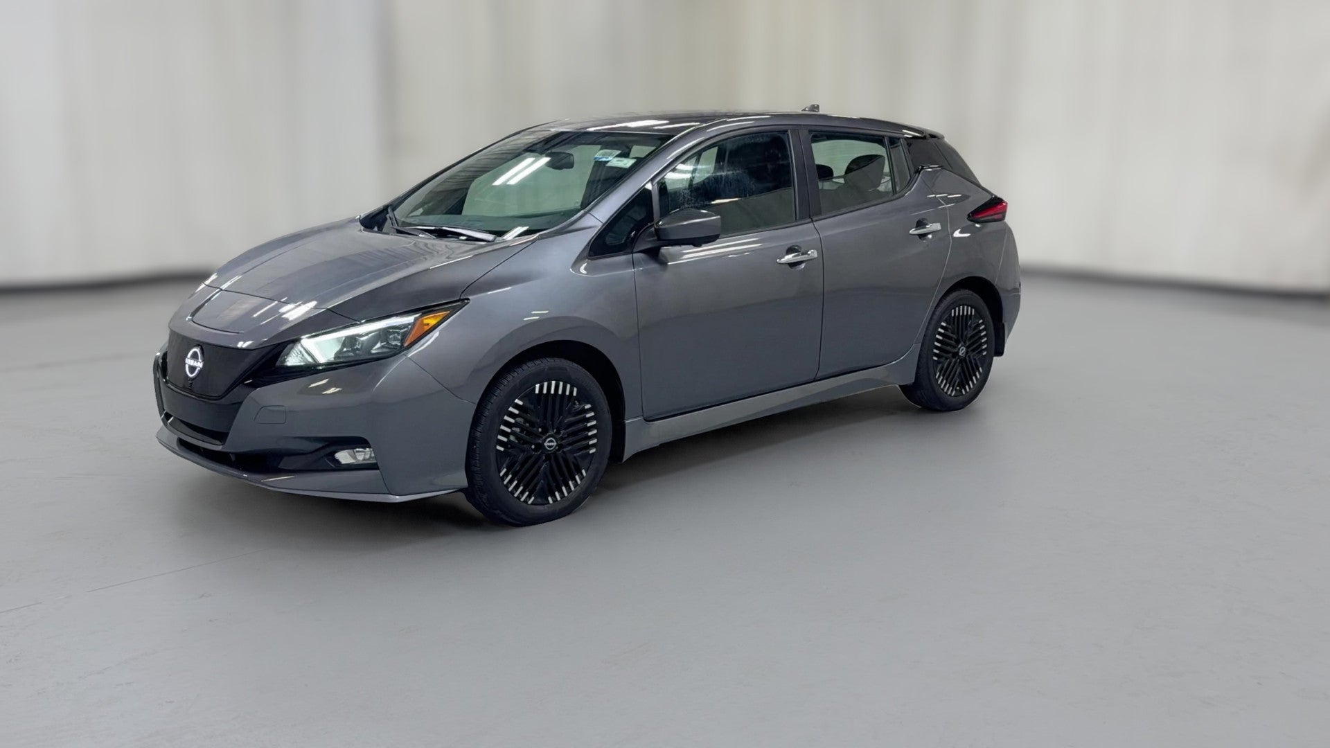 2025 Nissan LEAF vehicle photo