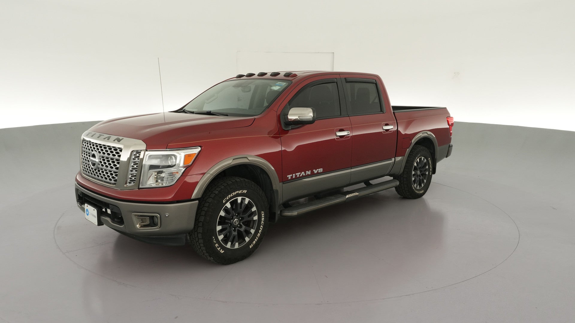2018 Nissan Titan Crew Cab vehicle photo