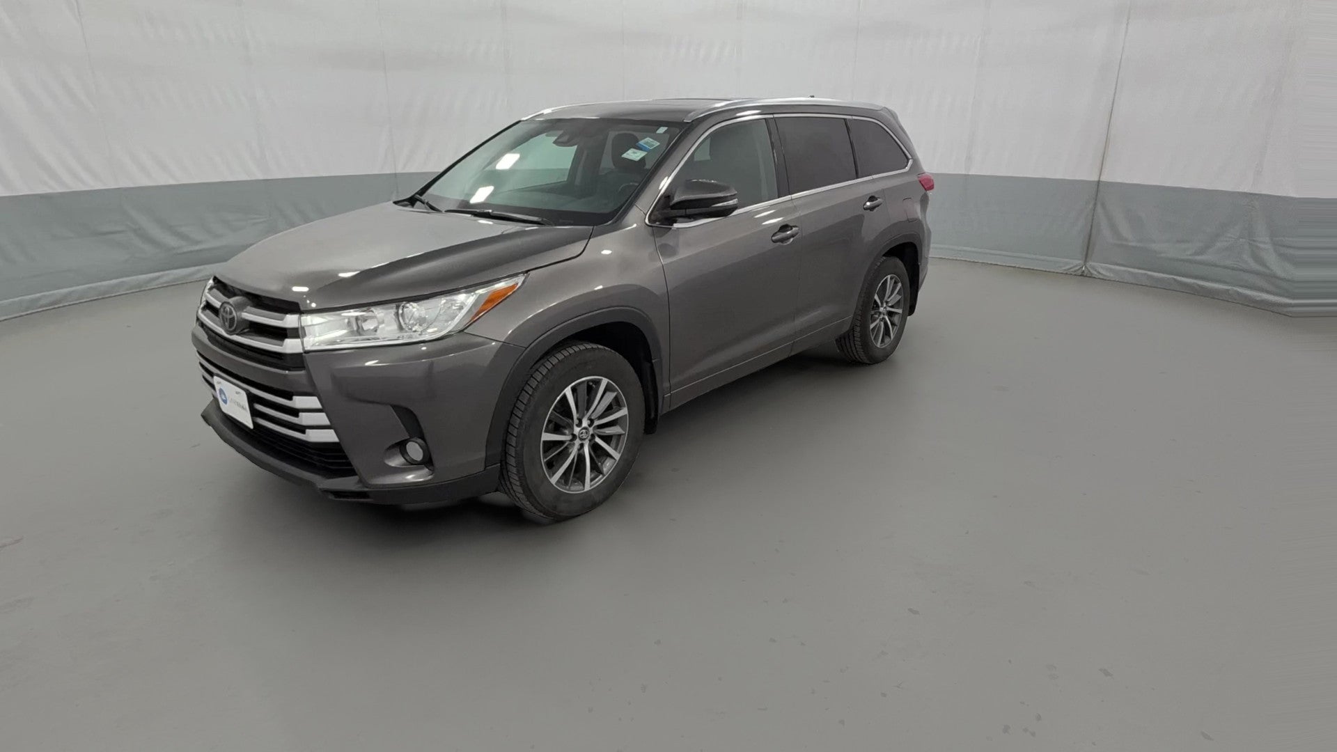 2017 Toyota Highlander vehicle photo