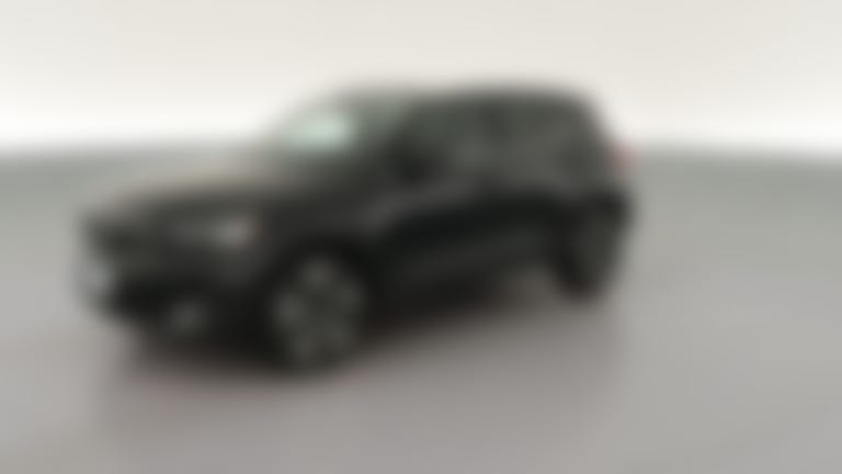 2025 Volvo XC40 vehicle photo