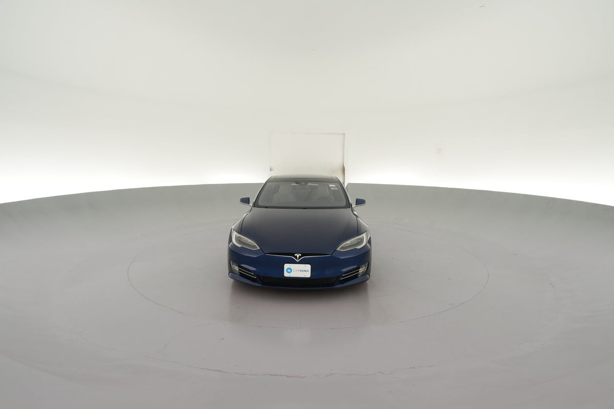 2016 Tesla Model S 70D in Deep Blue Metallic — 360° view 1