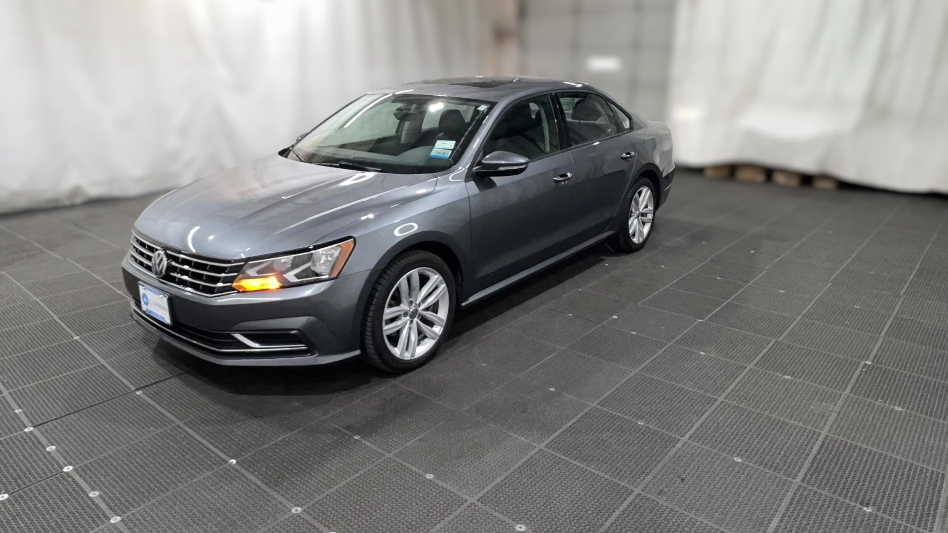 2019 Volkswagen Passat vehicle photo