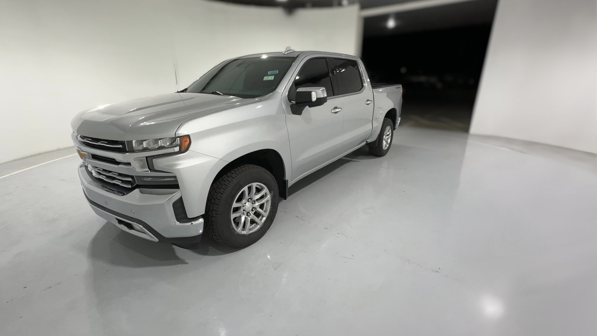 2020 Chevrolet Silverado 1500 Crew Cab vehicle photo