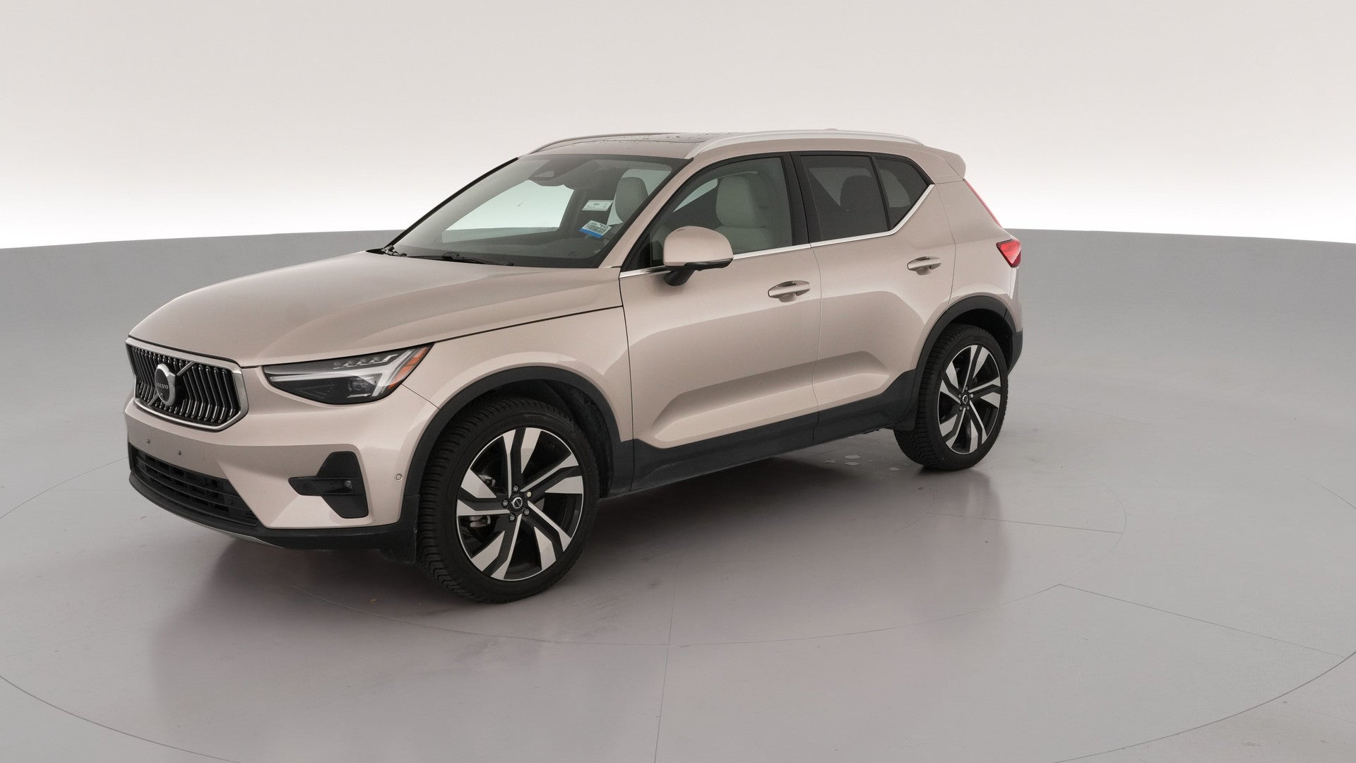 2024 Volvo XC40 vehicle photo