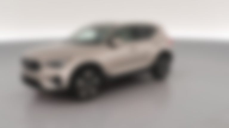 2024 Volvo XC40 vehicle photo