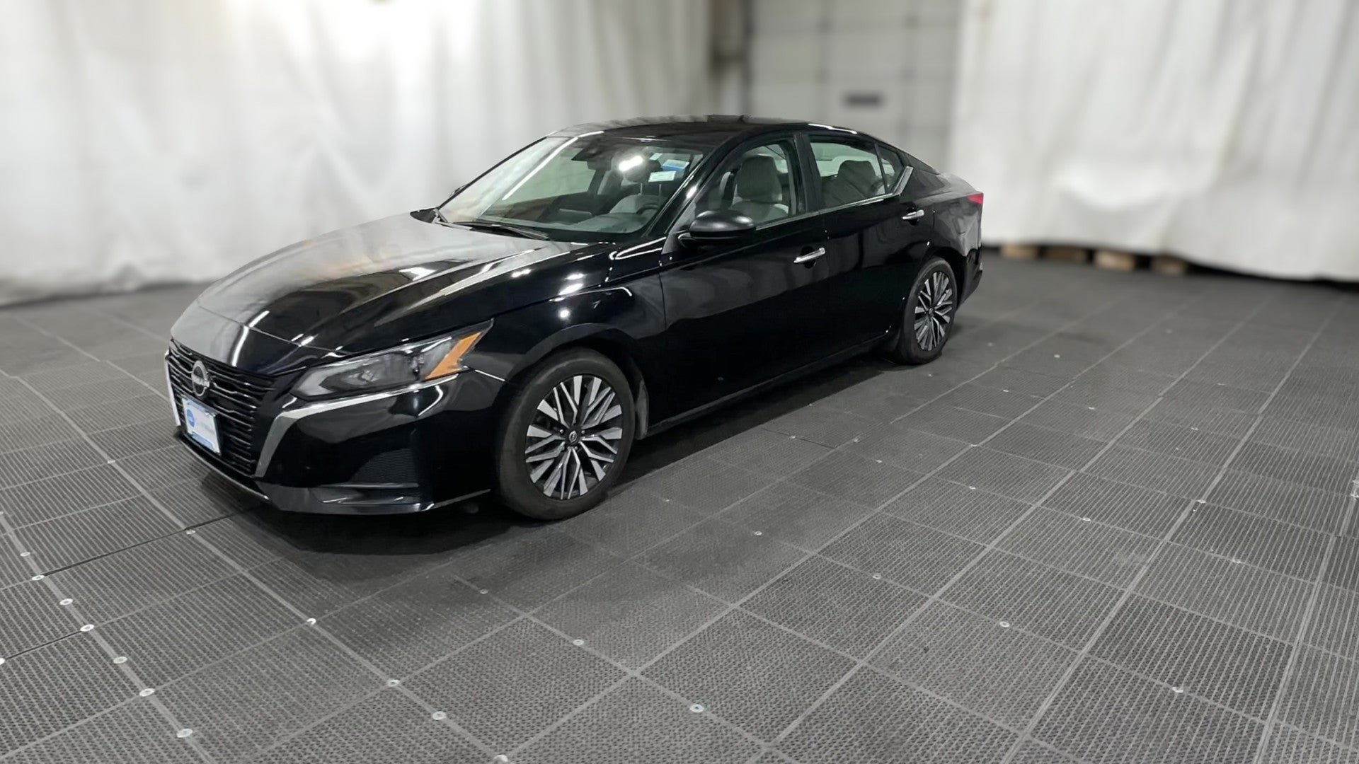 2025 Nissan Altima vehicle photo