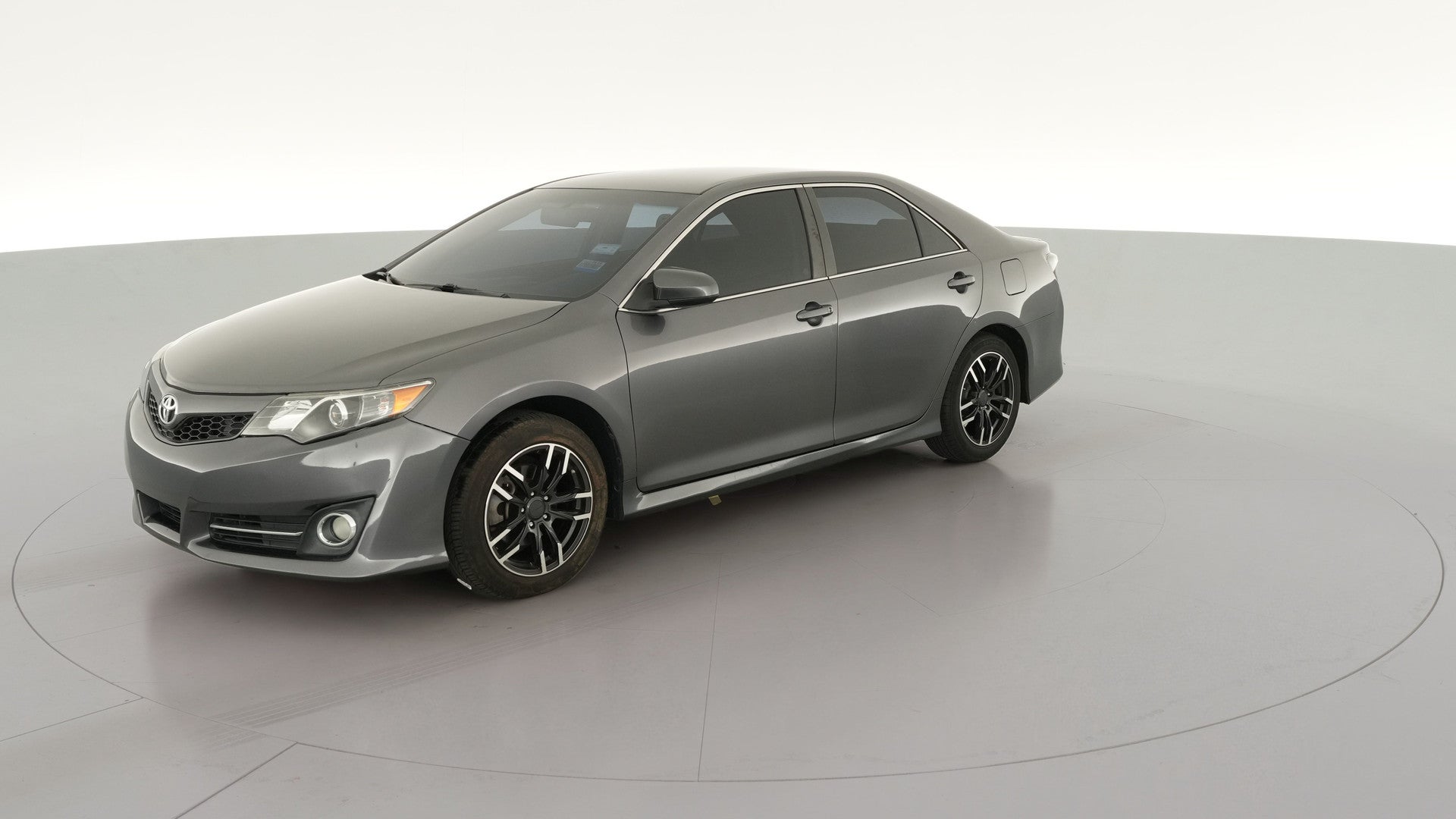 2014 Toyota Camry vehicle photo