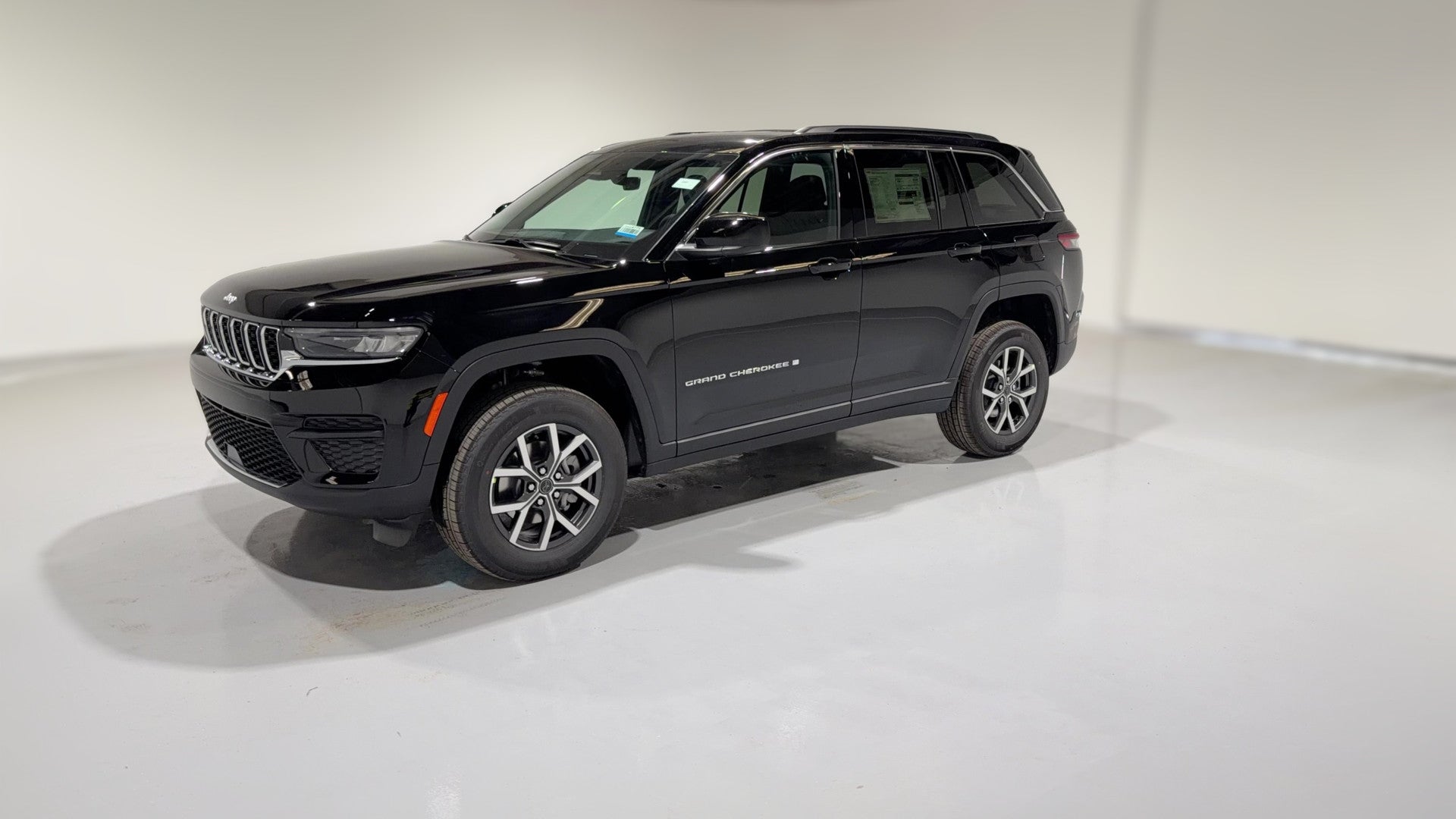 2027 Jeep Grand Cherokee vehicle photo
