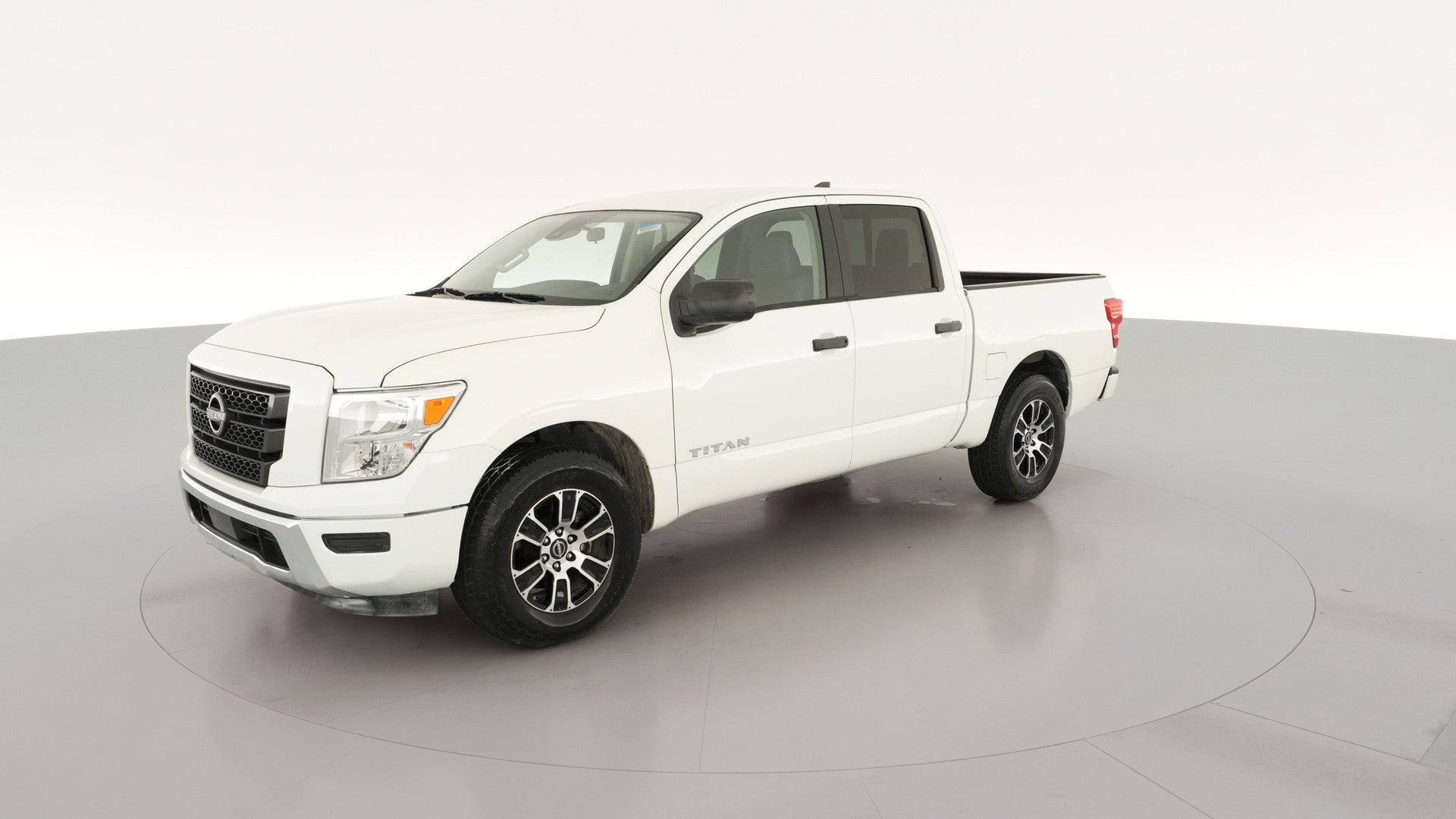 2023 Nissan Titan Crew Cab vehicle photo