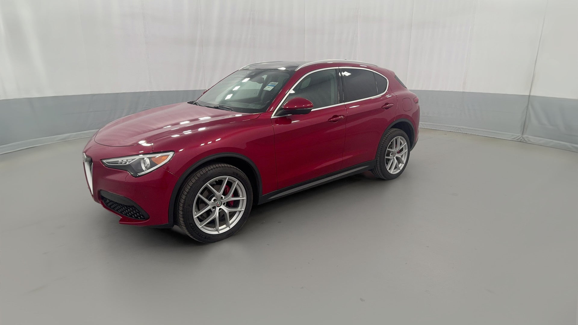 2019 Alfa Romeo Stelvio vehicle photo