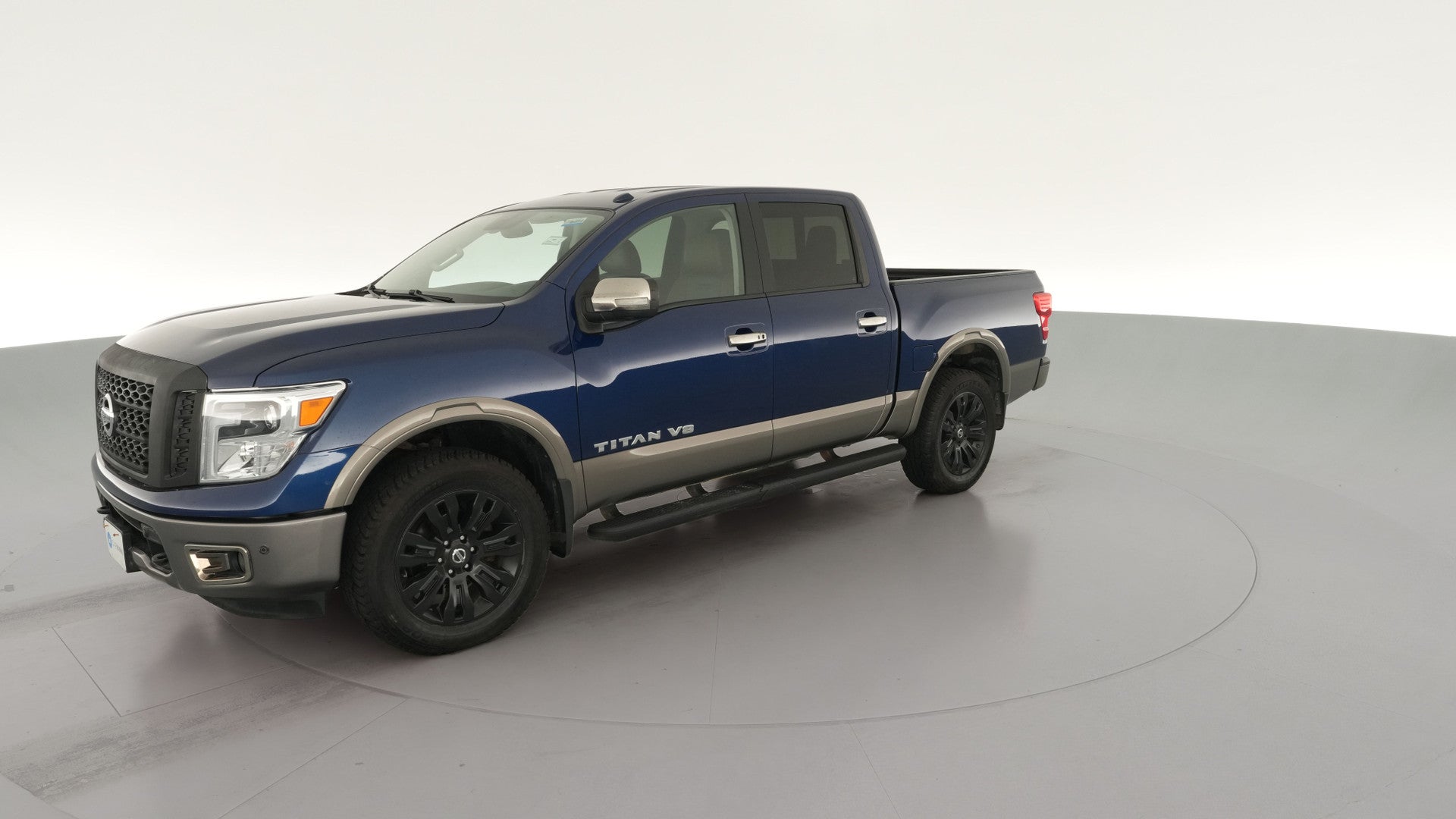 2019 Nissan Titan Crew Cab vehicle photo