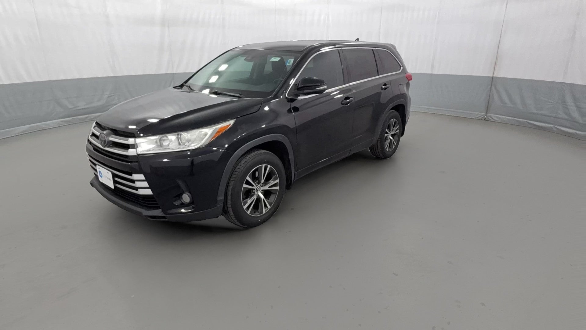 2017 Toyota Highlander vehicle photo