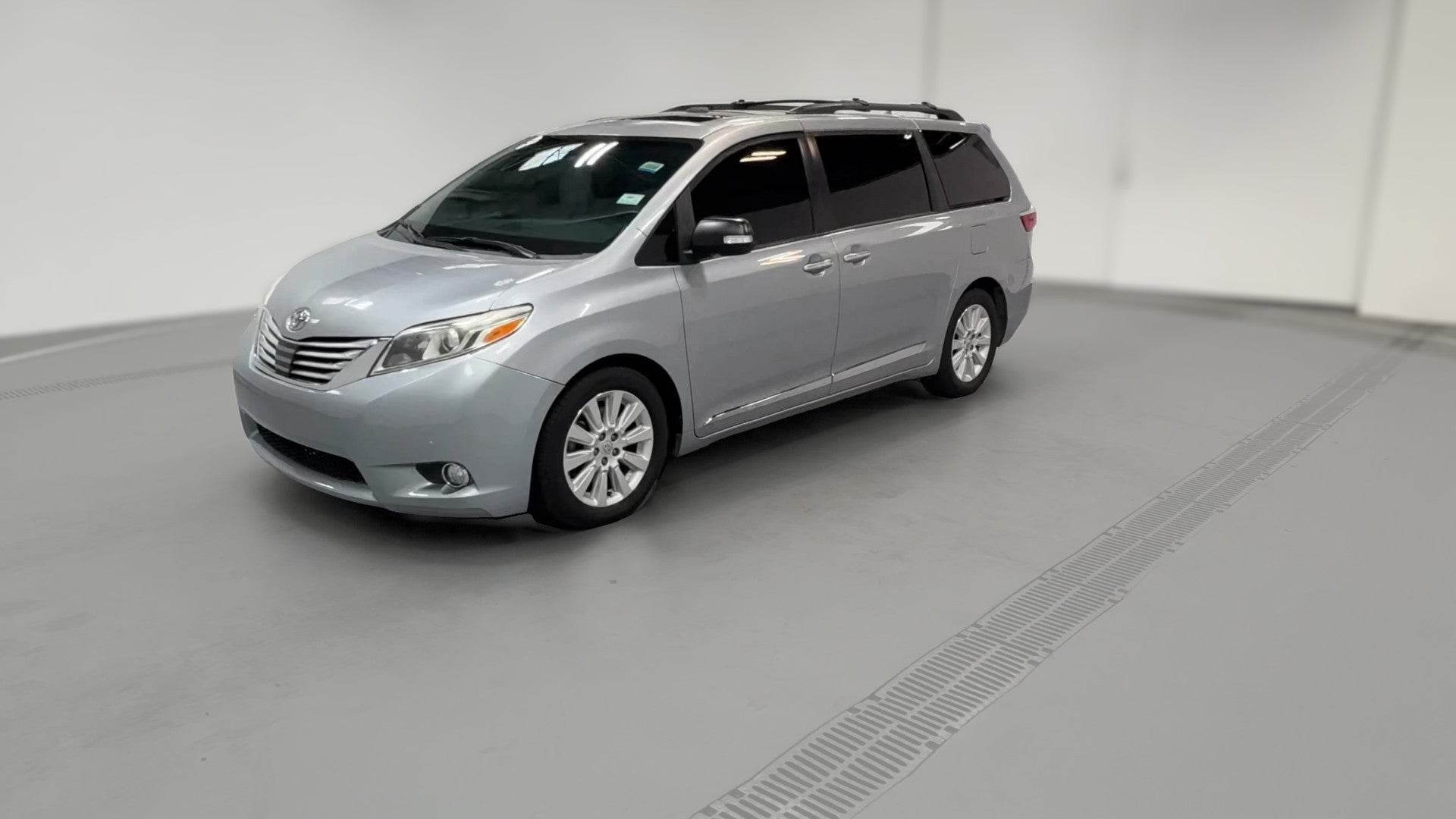 2015 Toyota Sienna vehicle photo