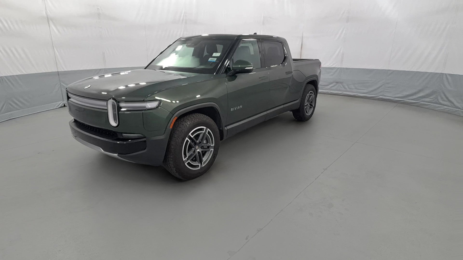 2025 Rivian R1T vehicle photo