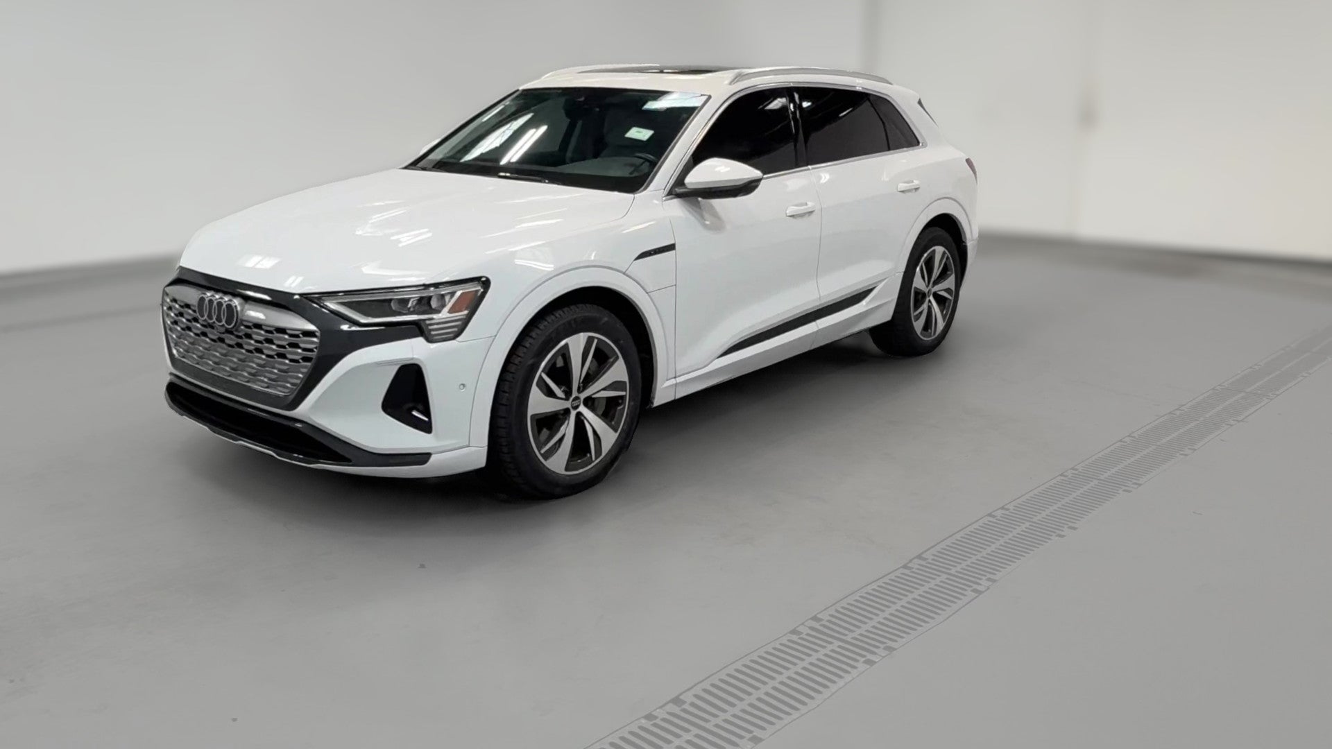 2024 Audi Q8 e-tron vehicle photo