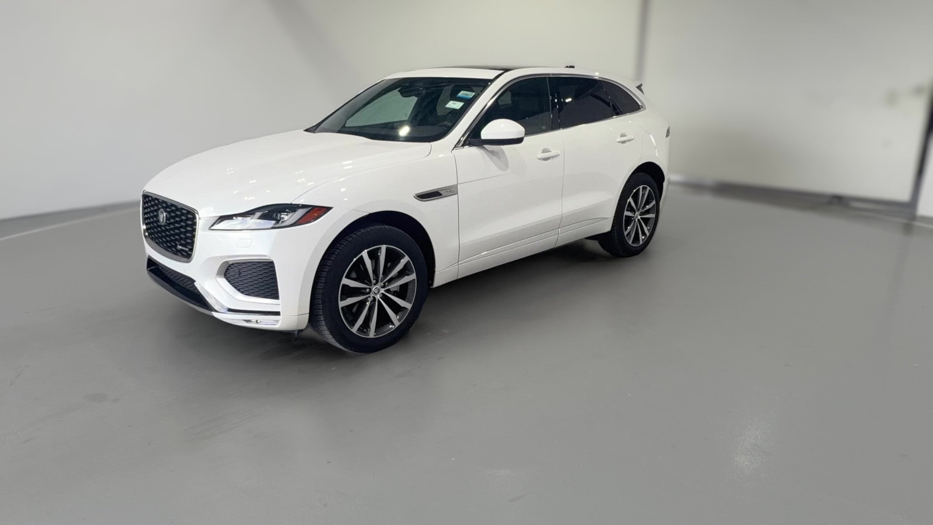 2025 Jaguar F-PACE vehicle photo