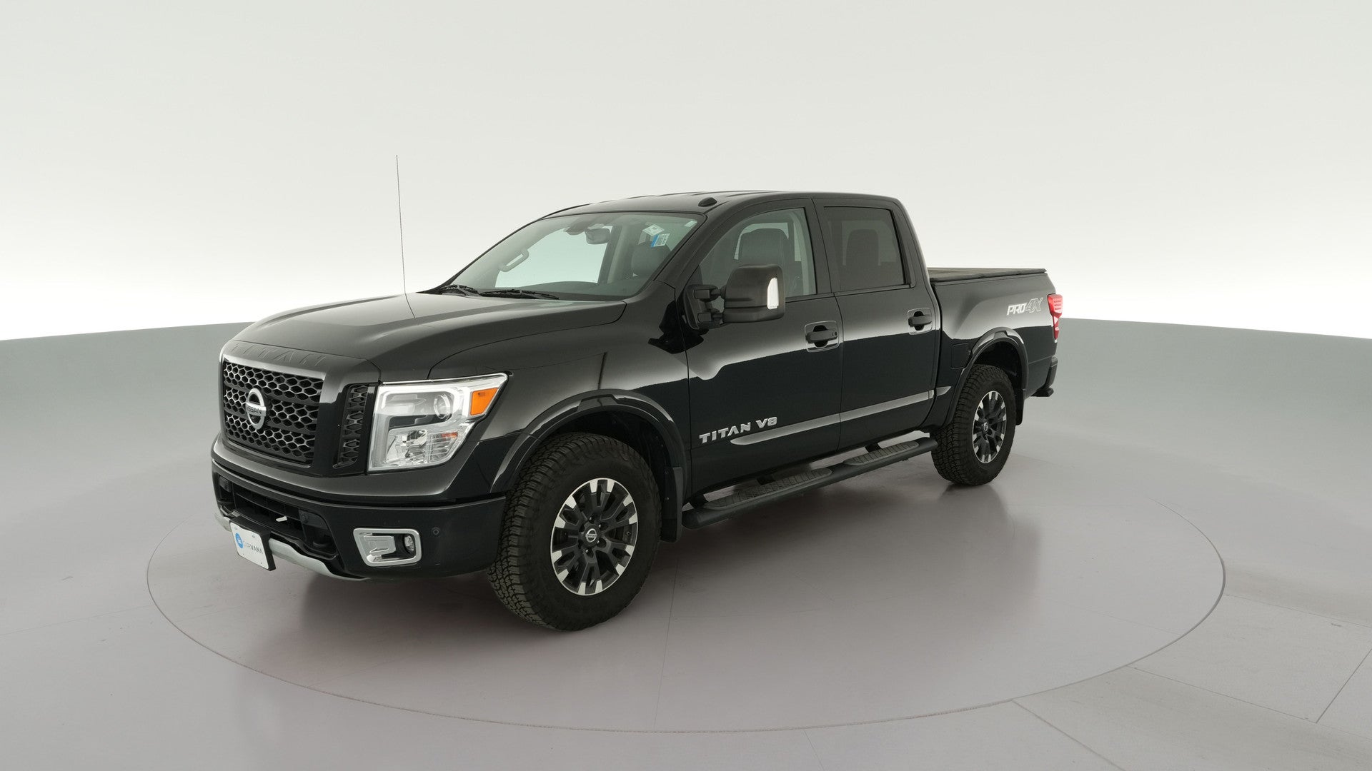 2019 Nissan Titan Crew Cab vehicle photo