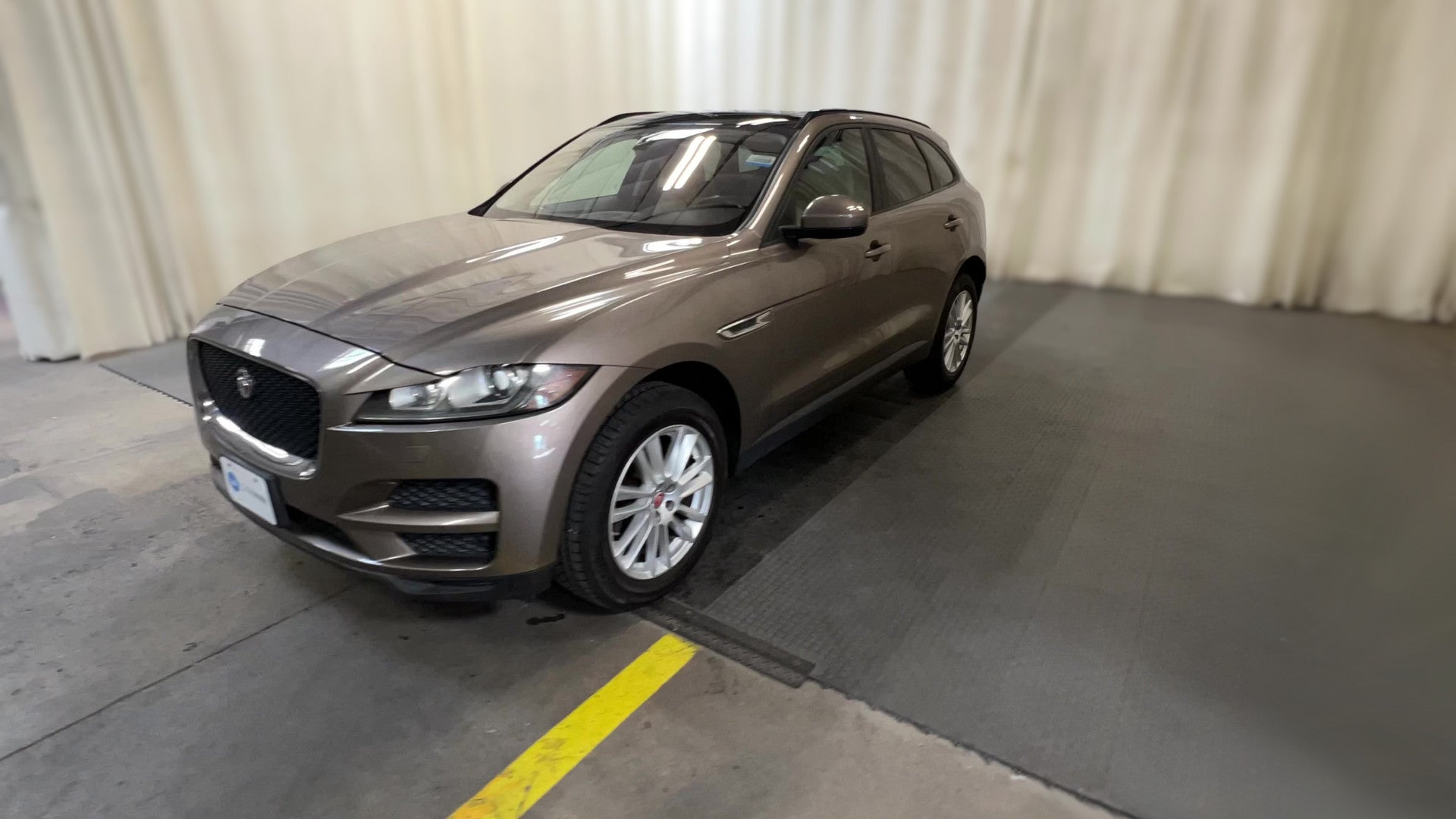 2017 Jaguar F-PACE vehicle photo