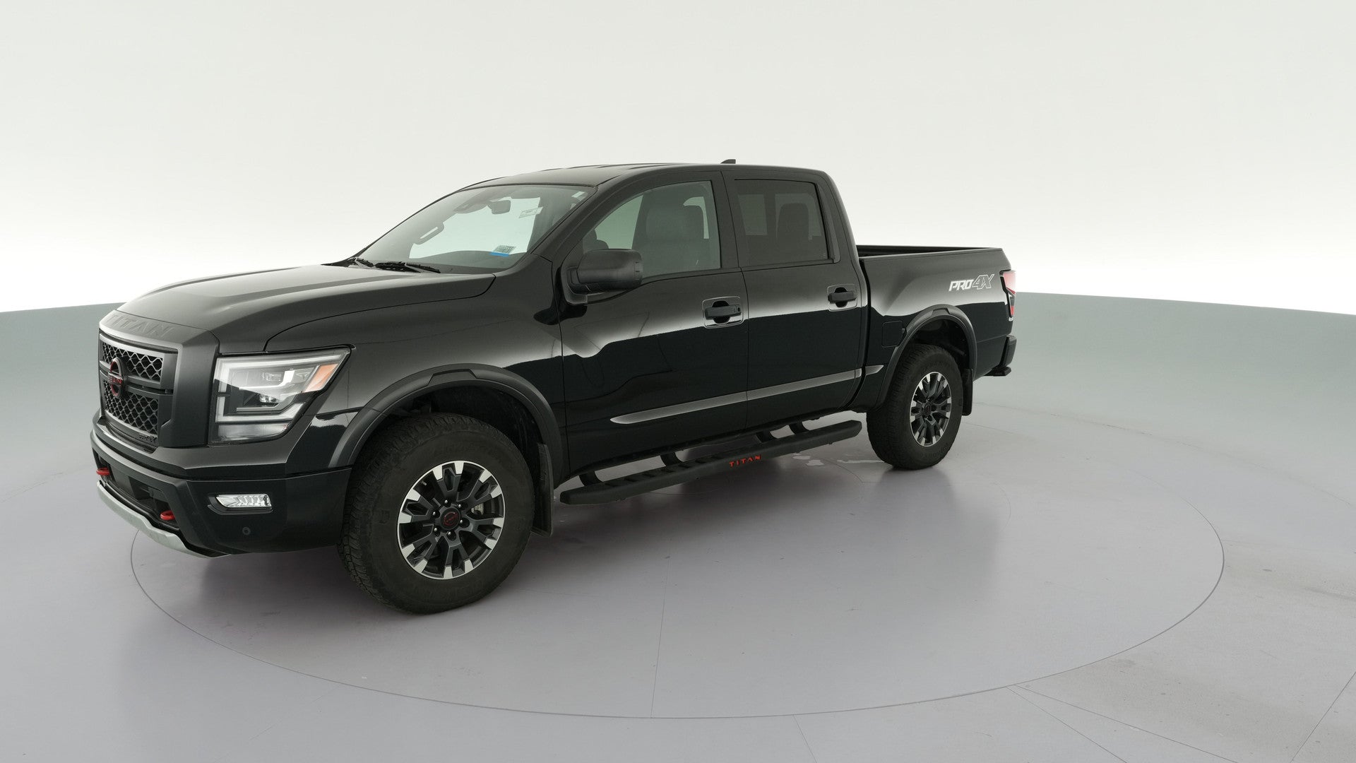 2024 Nissan Titan Crew Cab vehicle photo