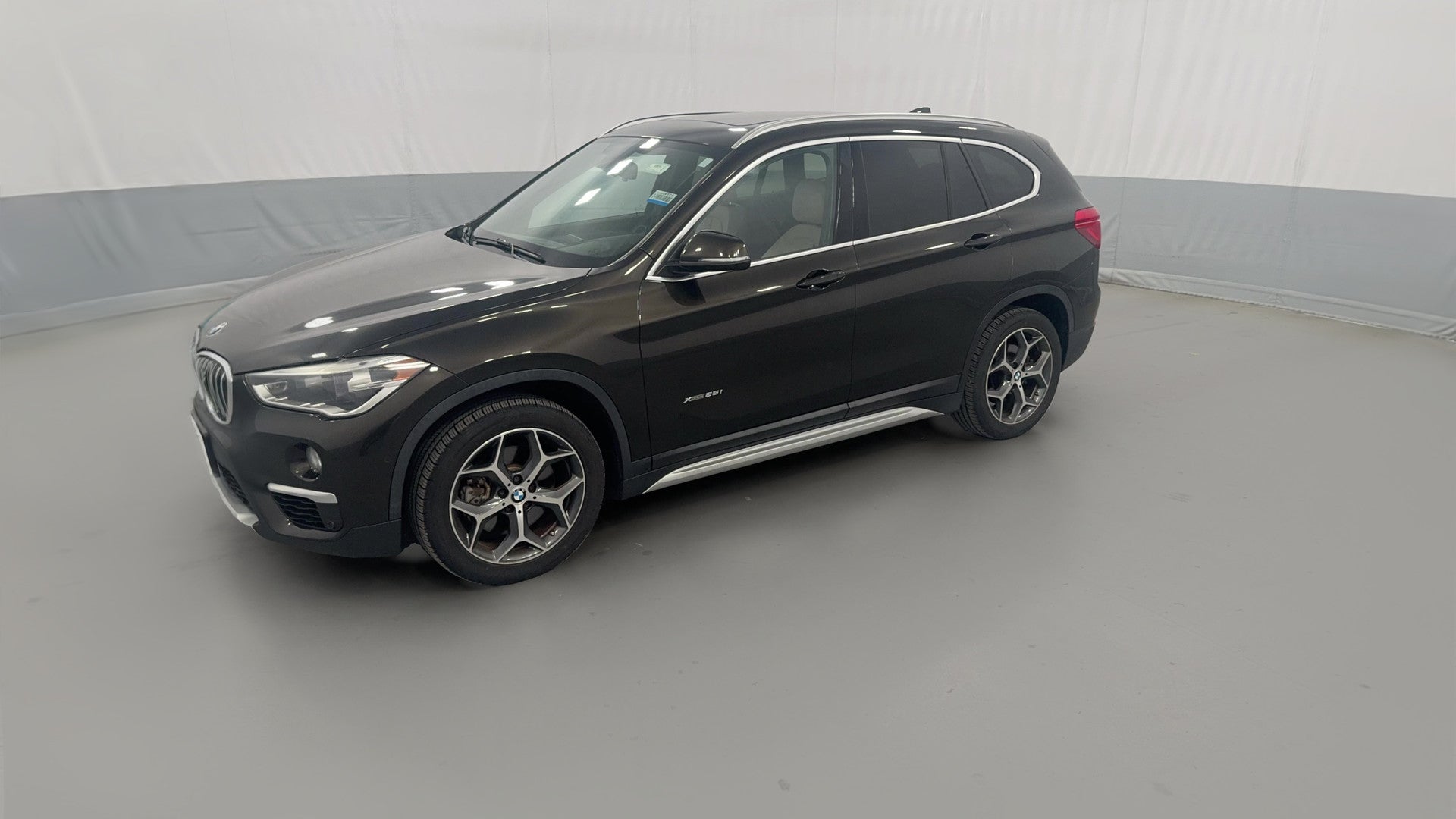 2016 BMW X1 vehicle photo
