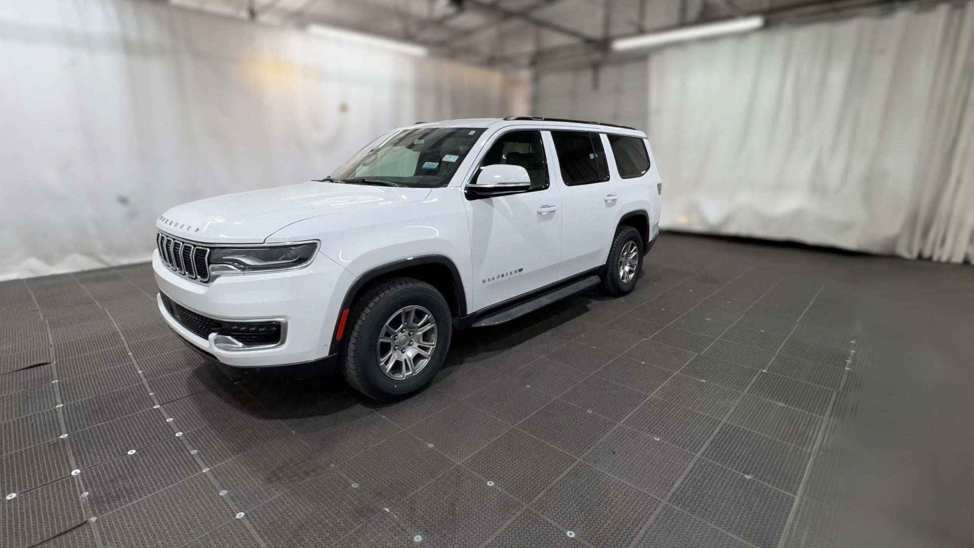 2022 Jeep Wagoneer vehicle photo