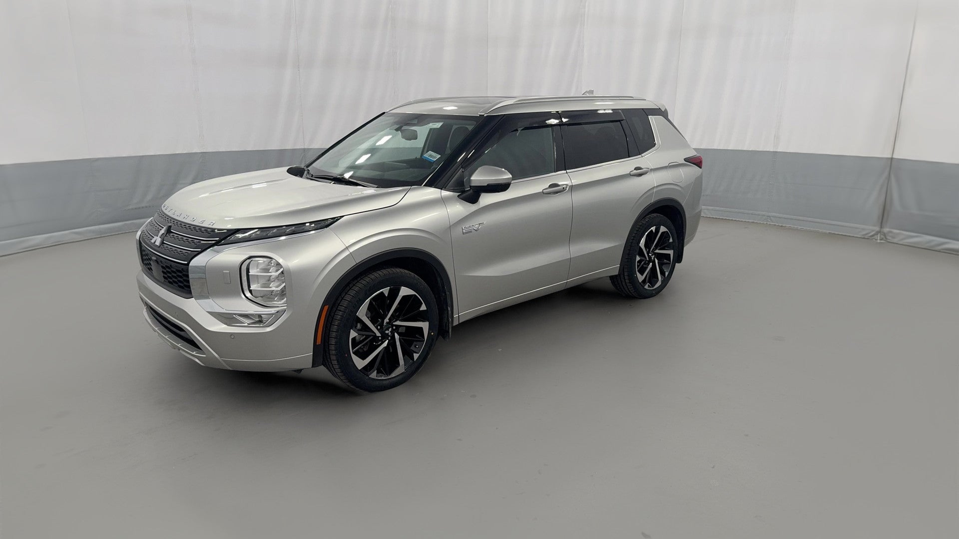 2024 Mitsubishi Outlander PHEV vehicle photo